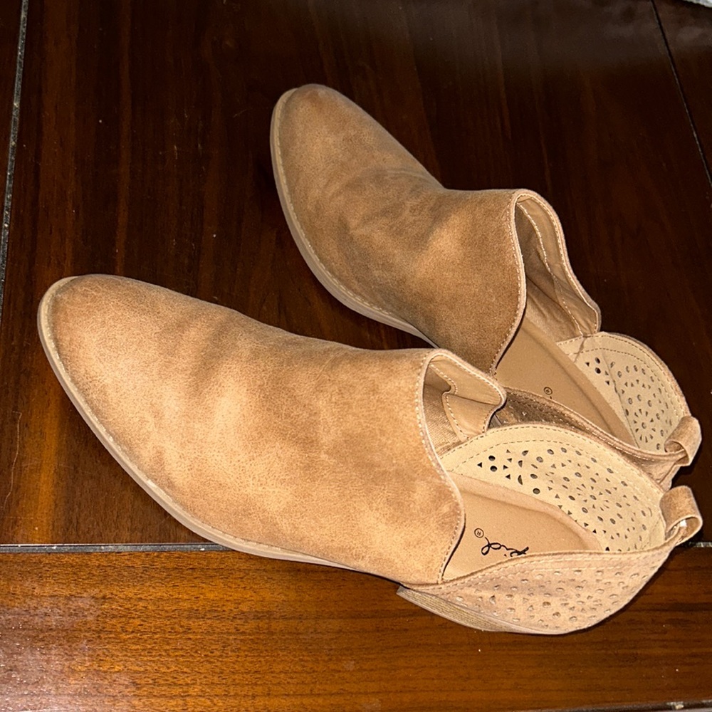Qupid- Distressed Tan ankle booties